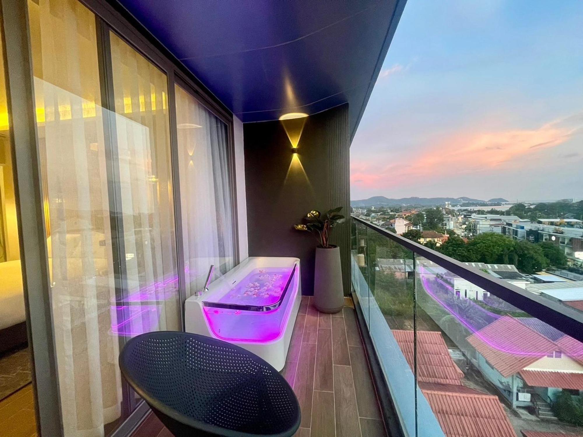 The Blue - Sha Hotel
