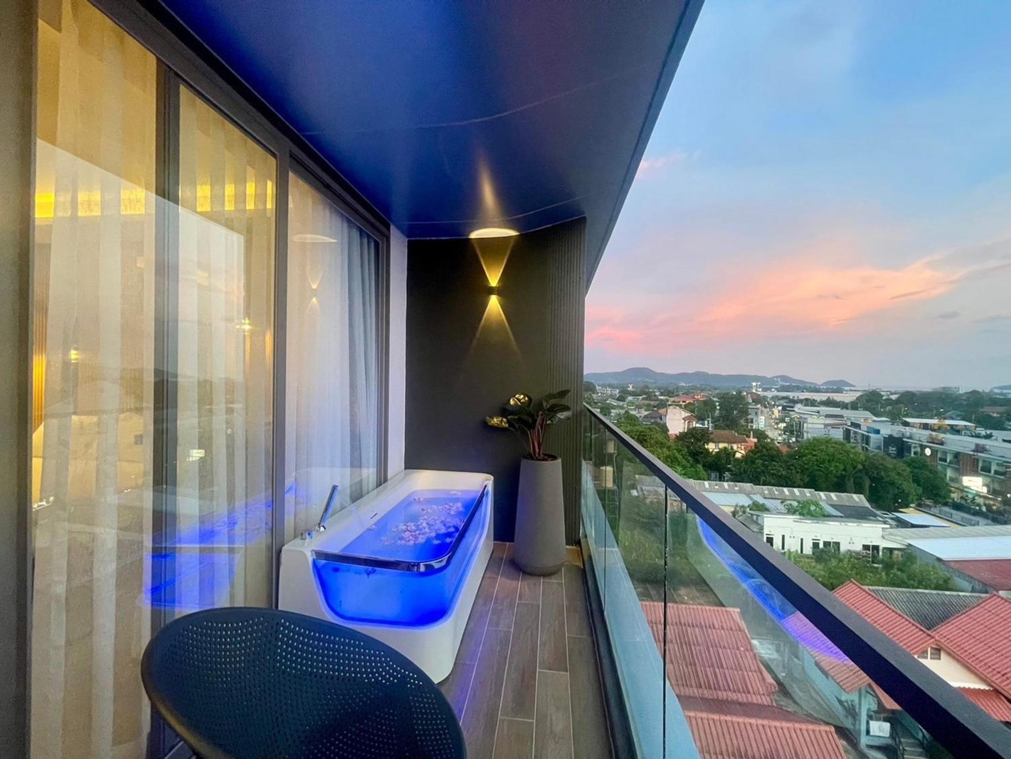 The Blue - Sha Hotel Chalong